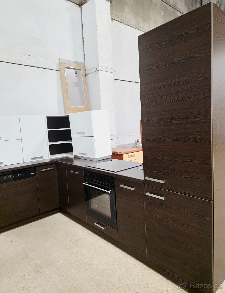 Kuchyně se spotřebiči - 3