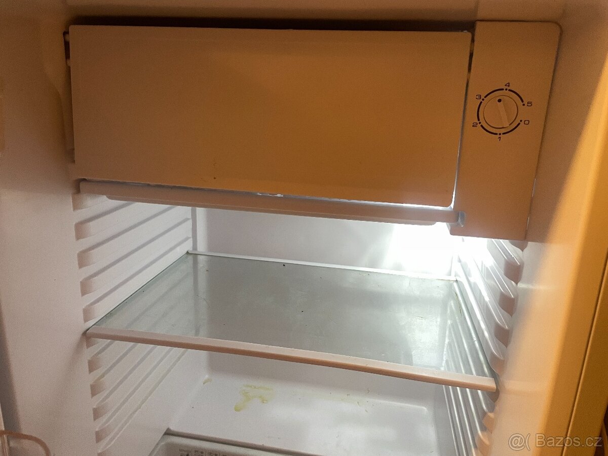 Malá lednička s mini mrazákem - 3