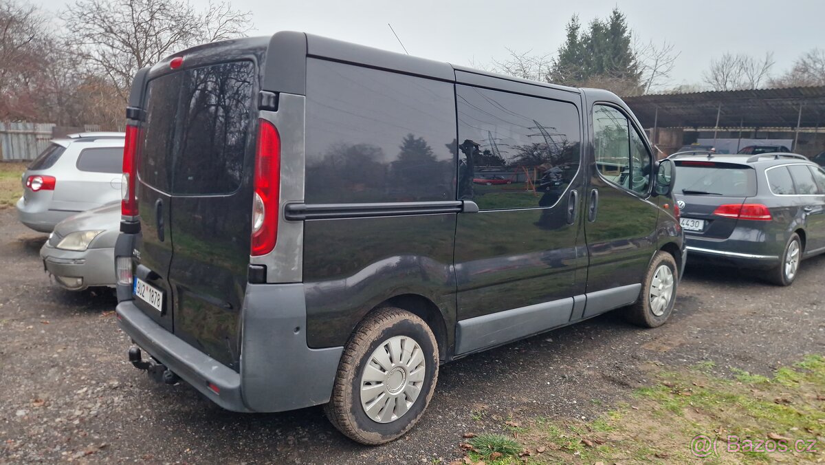 Opel Vivaro 2.0 nafta 66kw, r.v. 2007, km 283800. 6 míst k s - 3