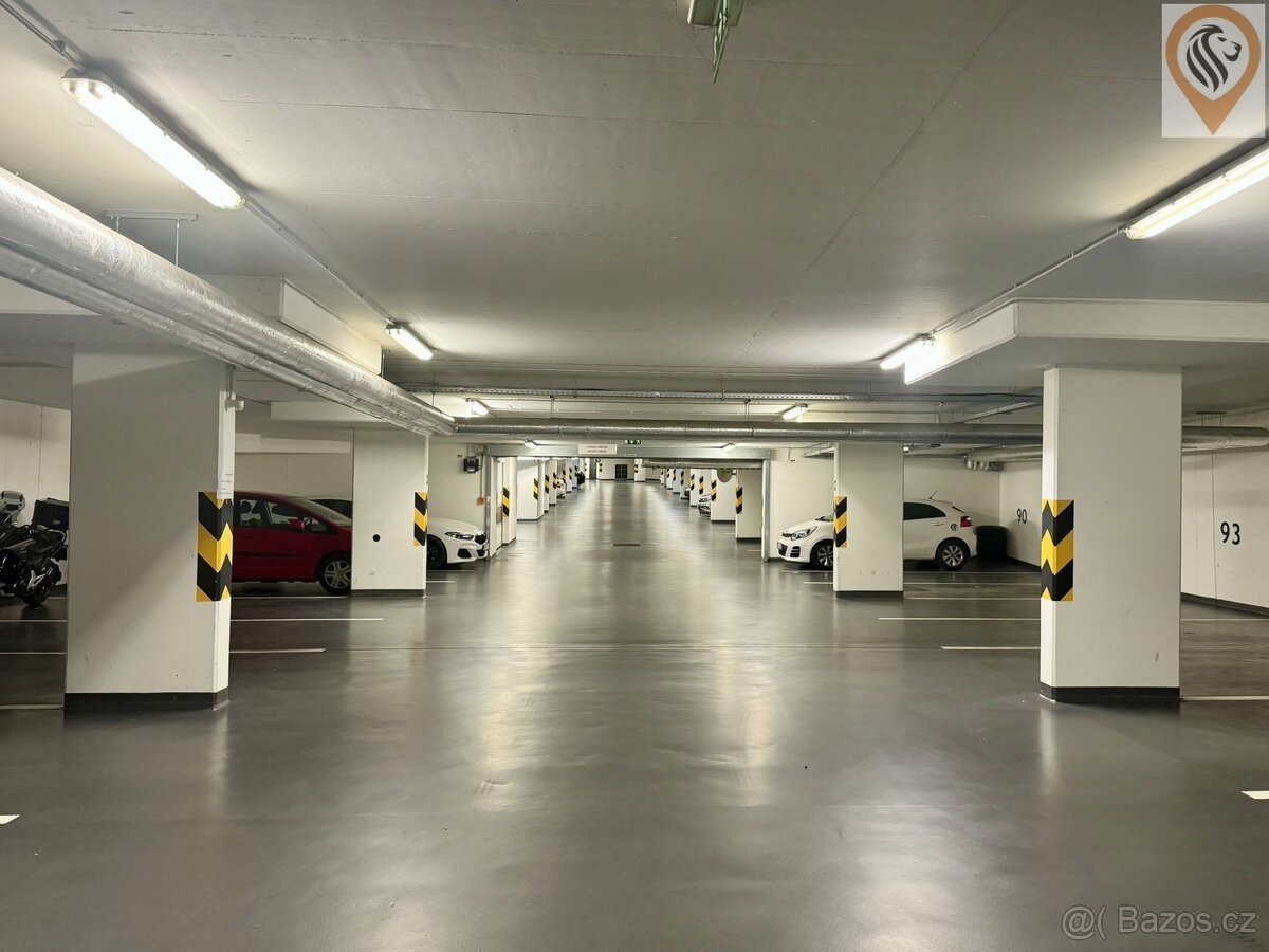 Pronájem garážového stání 15 m² - 3