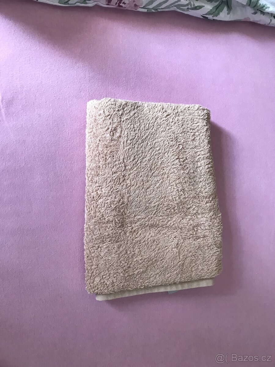 Ložní soupr. polstarky a povlaky, rucniky,osusky,deky. - 3