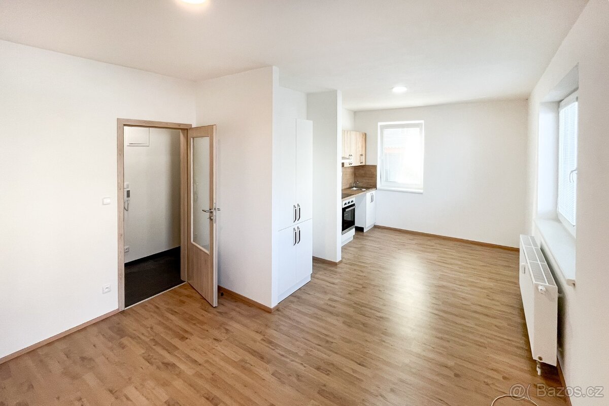 Bezbariérový byt 2+kk v novostavbě s parkovanim Velim - 3