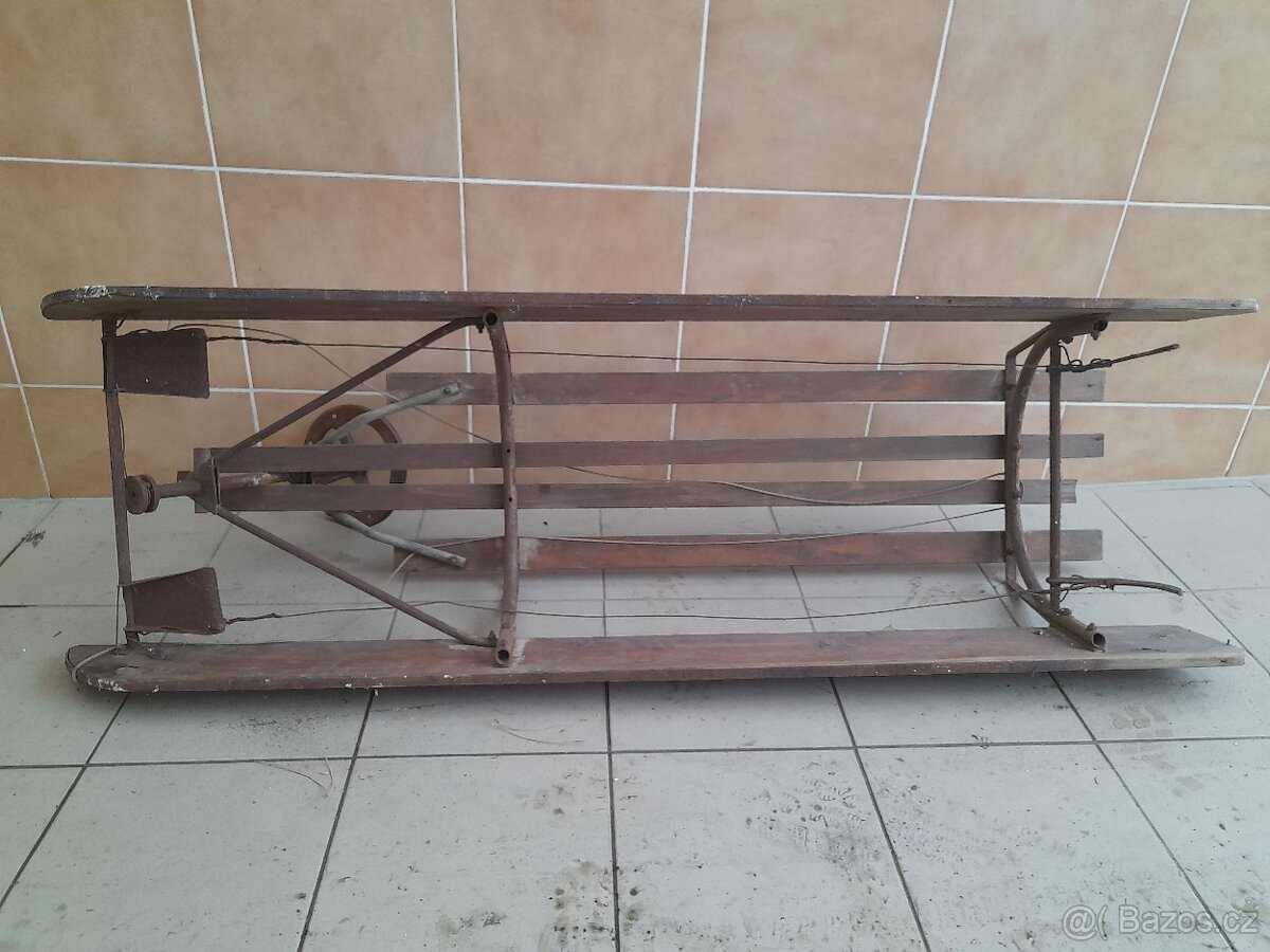 Staré sáně s volantem - 3