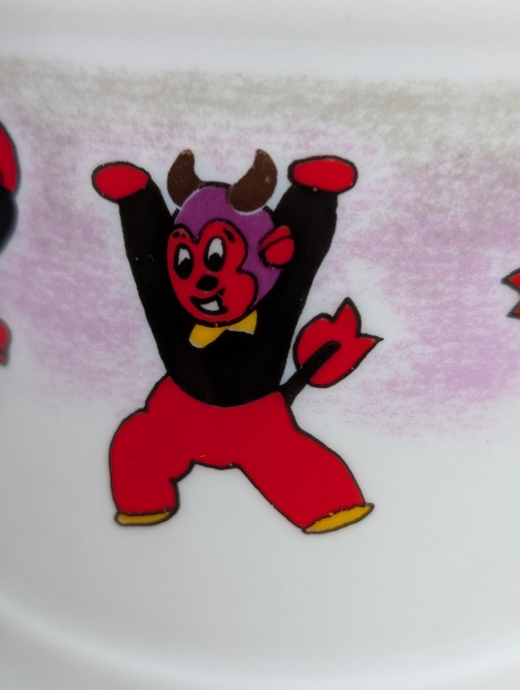 Retro porcelánový hrnek, čertíci. - 3