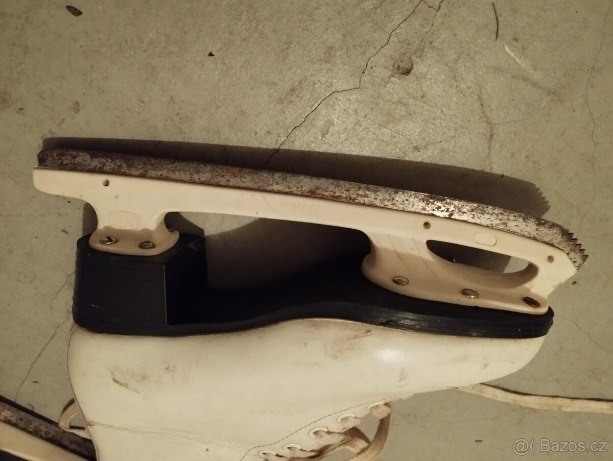 dívčí bílé brusle vel. 36,5 - 3