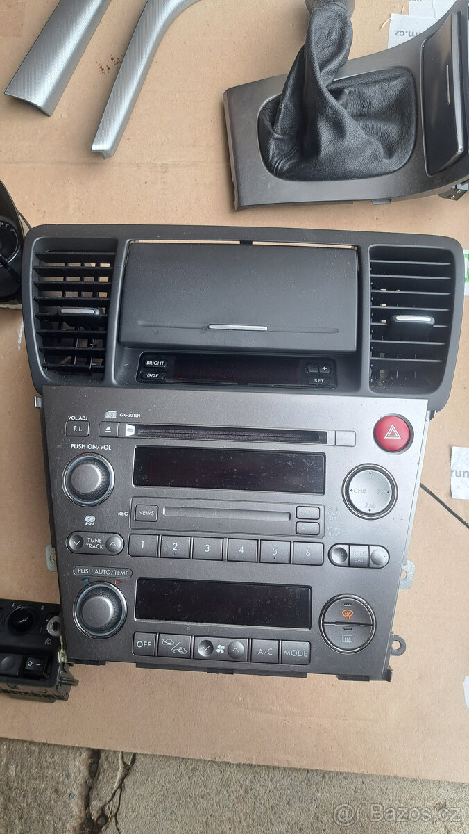 Díly interiéru ze Subaru Outback 2004 manuál. - 3