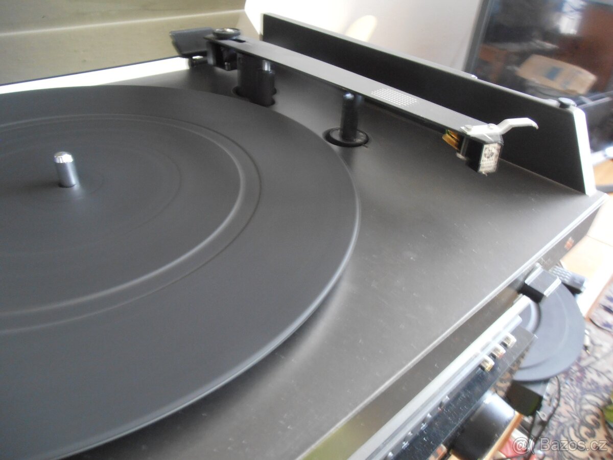 gramofon NAD - 3