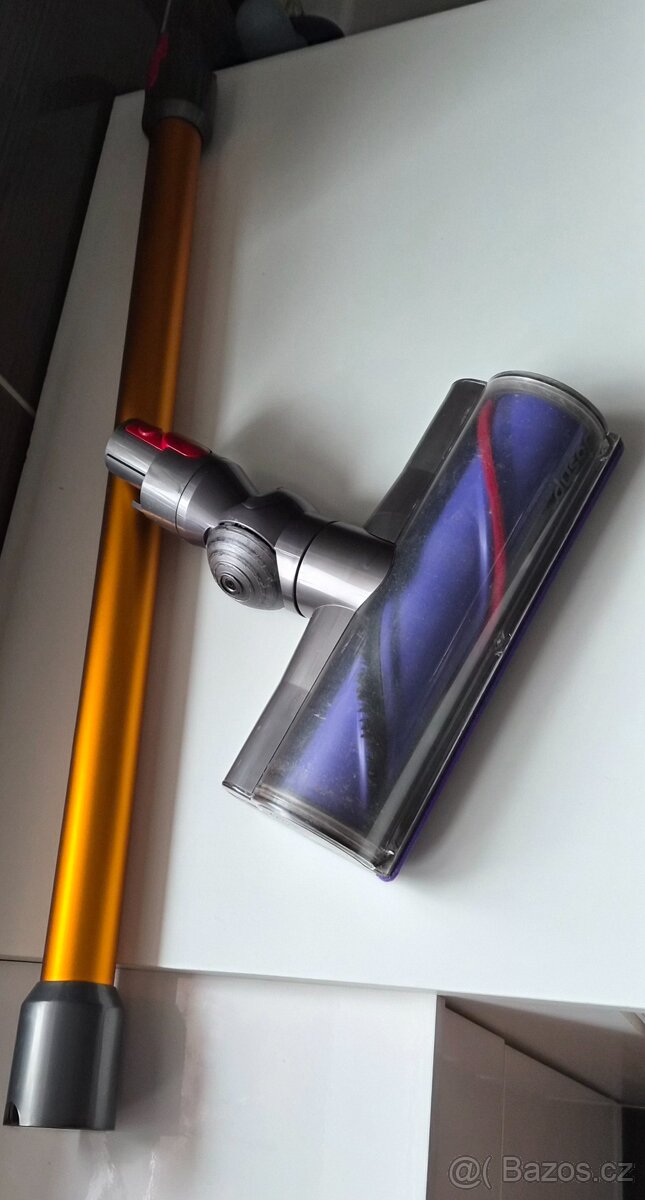 Dyson V 10 Aku - 3