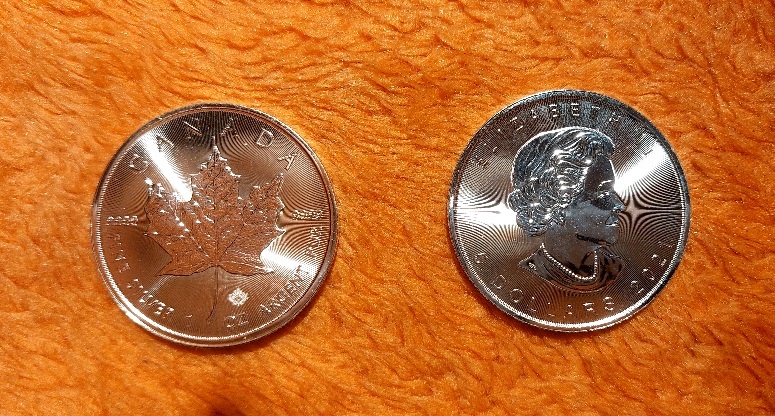 Prodám investiční stříbrné mince Maple Leaf 1oz - 3