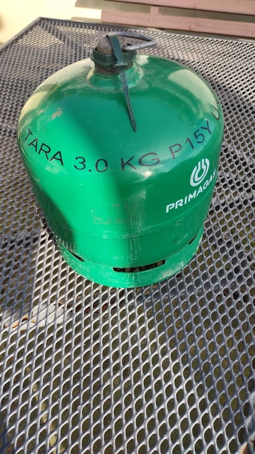 Prodám 2 kg láhev plná novějšího typu - 3