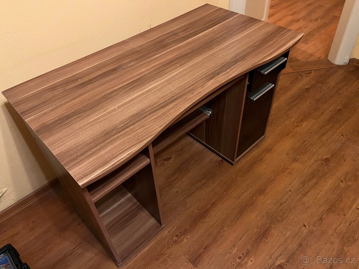 Pracovni stul ve skvelem stavu - 3