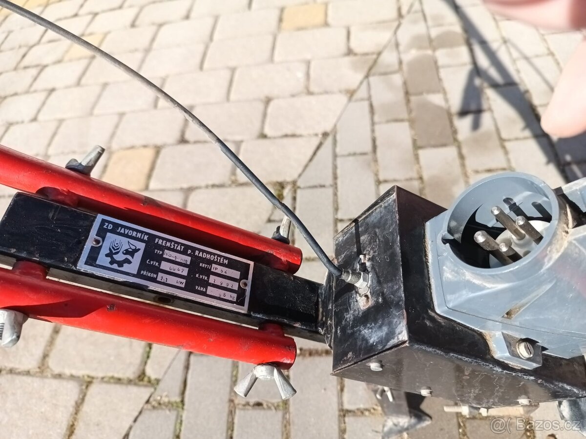 Prodám elektrický rotovator. - 3