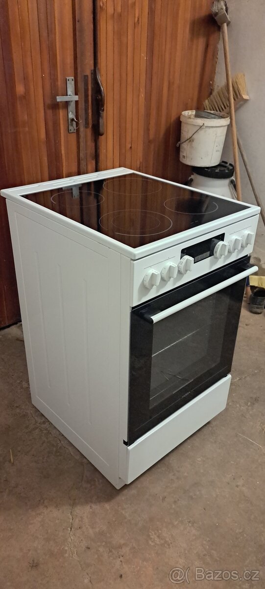 Prodám sporák Mora C848AW - 3