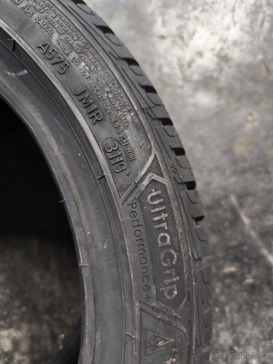 215/45R16 90V Goodyear Ultragrip Performance+ - 3