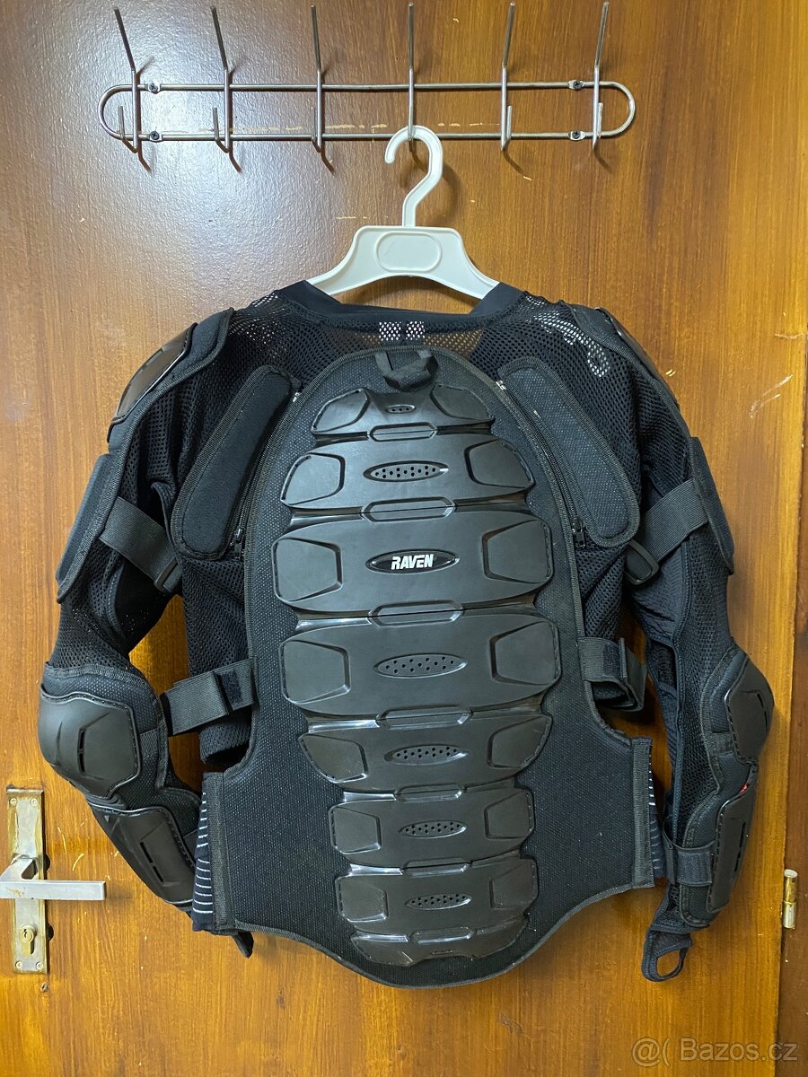 Chránič Těla + Kolen Raven