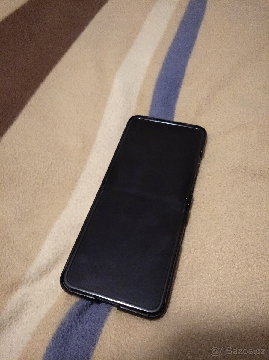 Nová Motorola RAZR 40 - 3