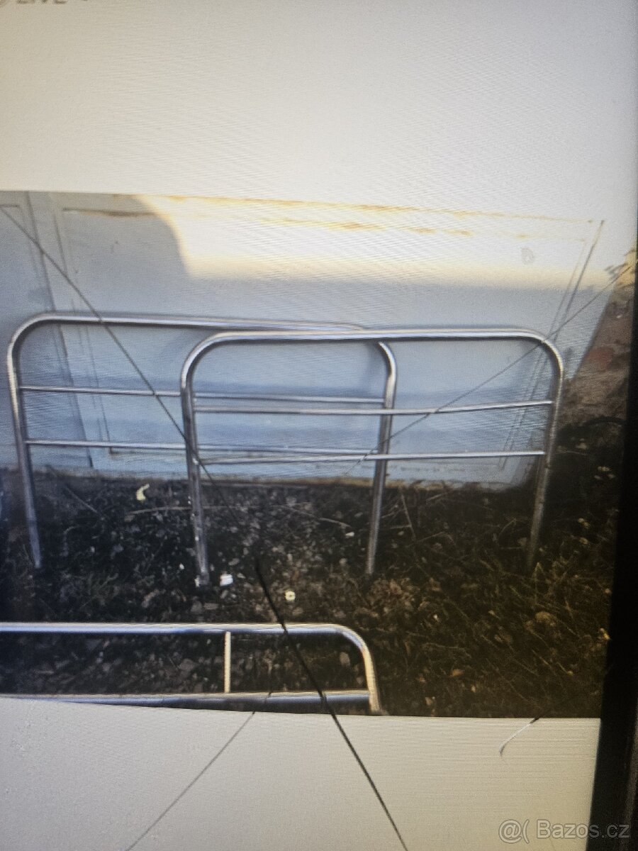 2x postel halabala, 2x židle Philippe, koberec ,květináč - 3