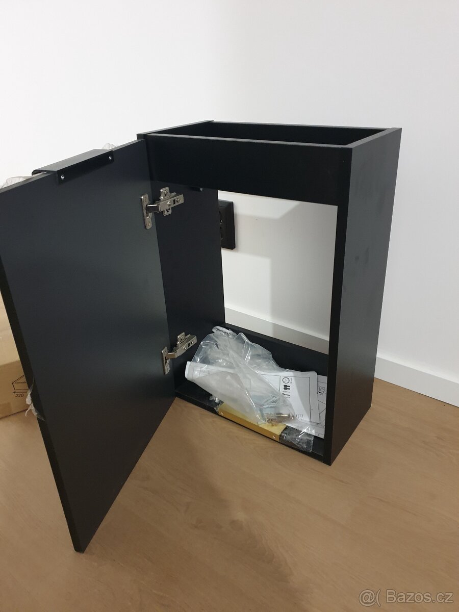 Umyvadlová skříňka s umyvadlem - 3