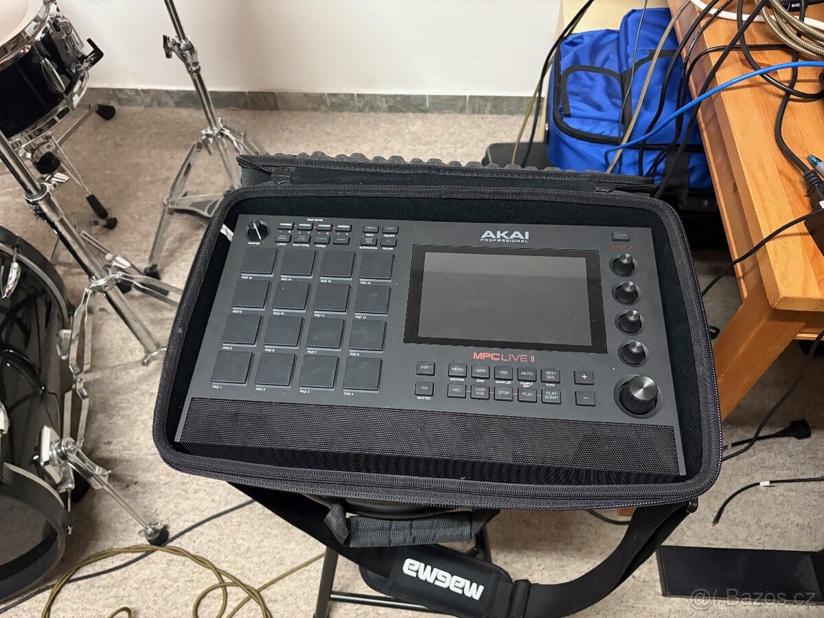 Akai MPC Live II Sampler + Magma case + SD 256 GB - 3