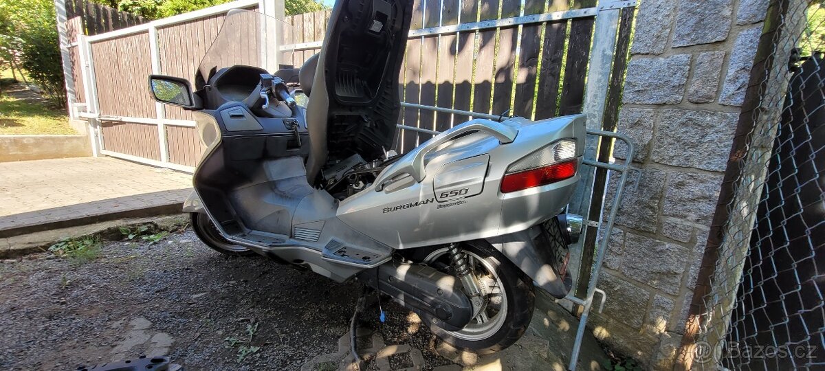 Prodám skútr Suzuki Burgman 650 AN650 R.v. 2005 - 3