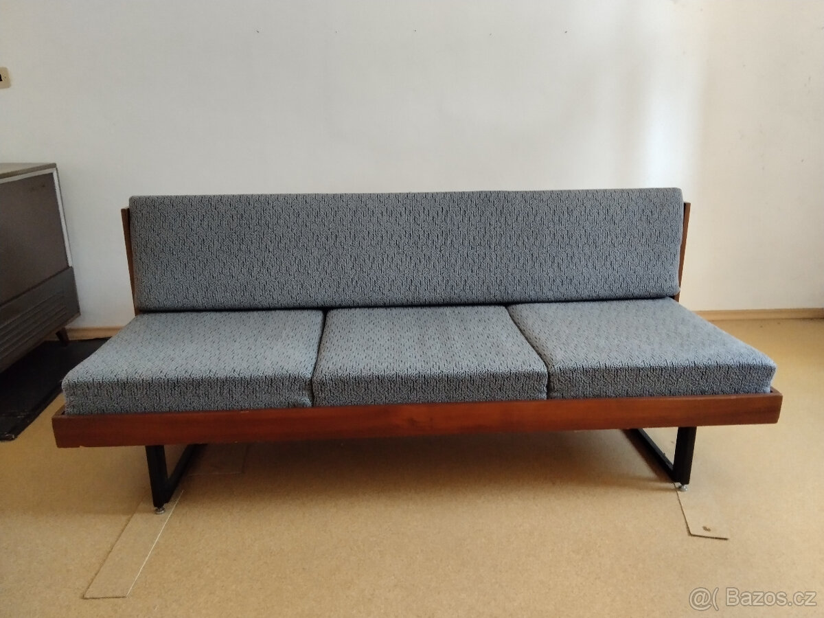 3 křesílka a stolek - 3