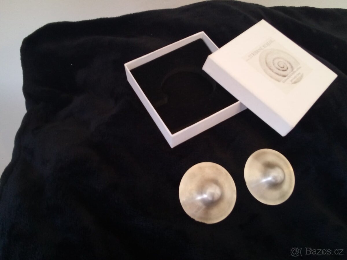 Prsní stříbrné kloboučky - 3