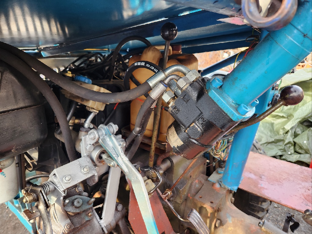 Traktor /Tatra 805-podvozek bez úprav/.naviják,rampa