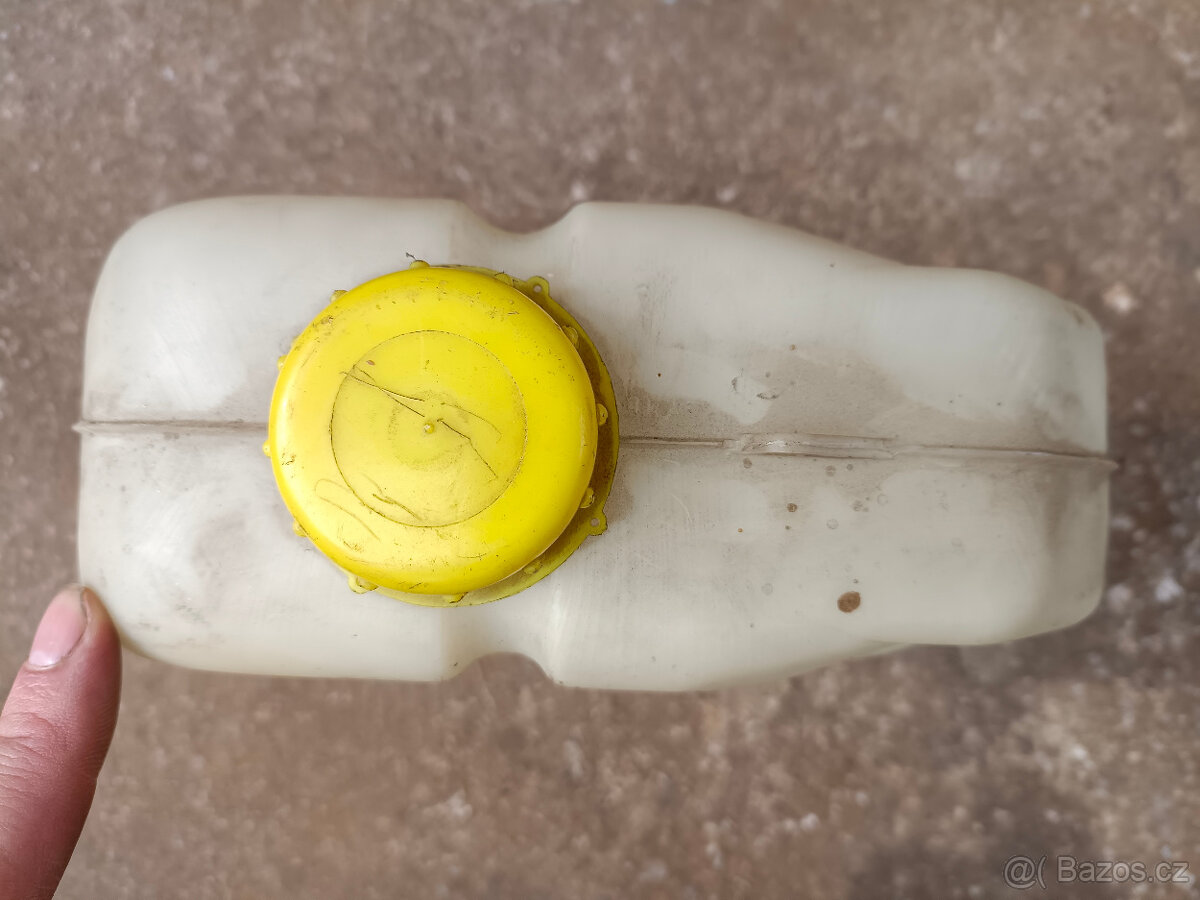 Wartburg nádržka plastová či multicar nádobka chlazení víčk - 3