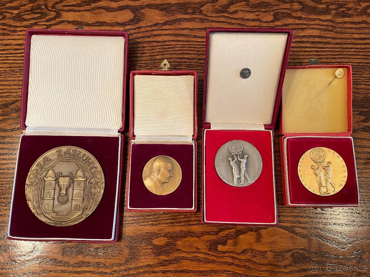 Medaile a placky - 3