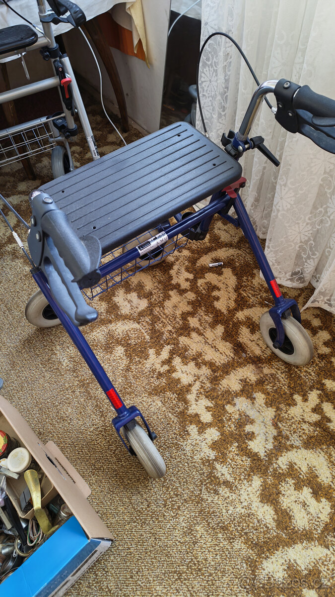 zdravotní čtyřkolové skládací chodítko - 3