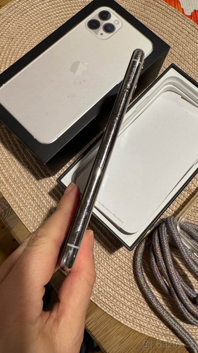 IPhone 11pro 64GB stříbrný. Top stav - 3