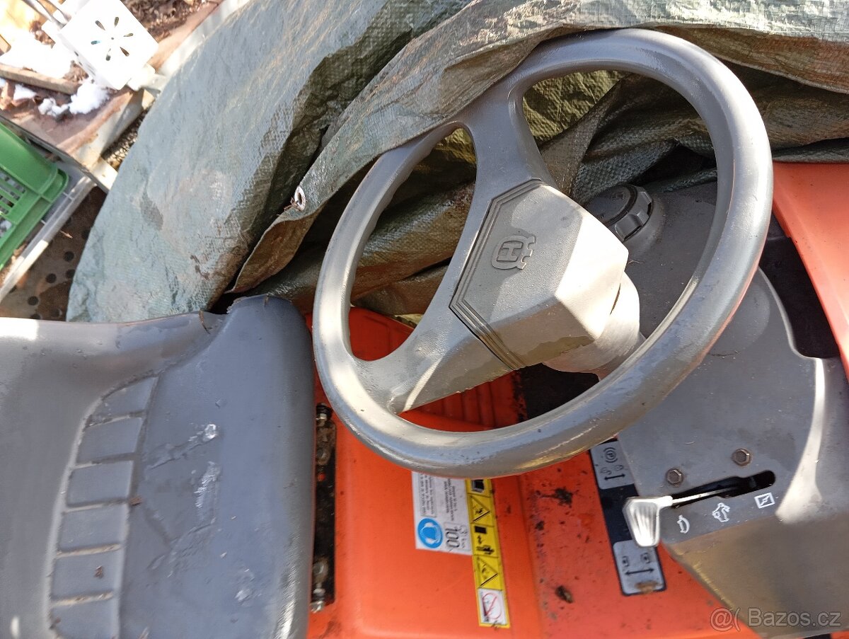 Zahradní traktůrek Husqvarna LT 125 plus sklápěcí vozík a br - 3
