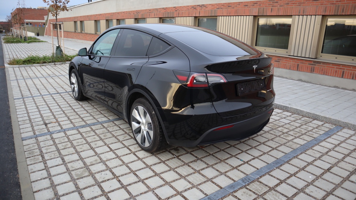 Tesla Model Y, Long Range 4WD, SoH 93.4% - 3