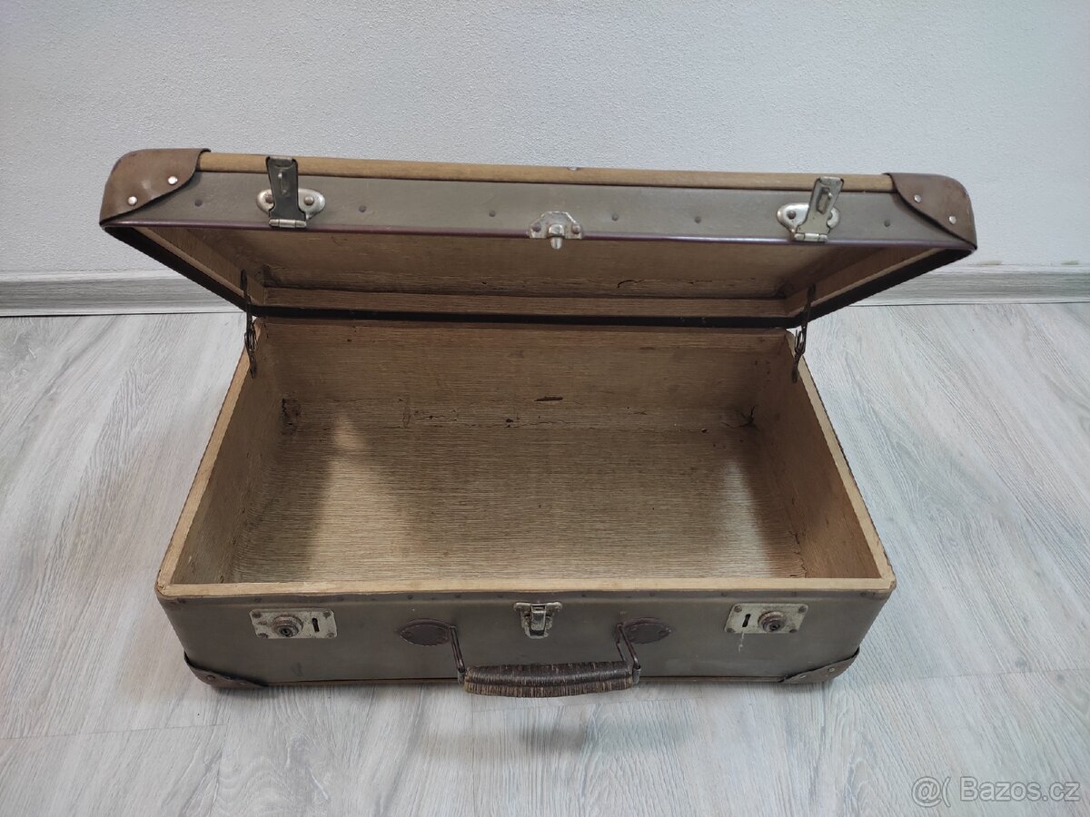 Starý kufr - 3