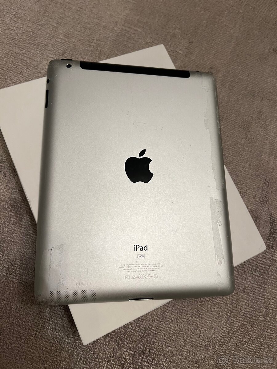 iPad 2 16gb + 3G Černy, rozbito sklo na ND - 3