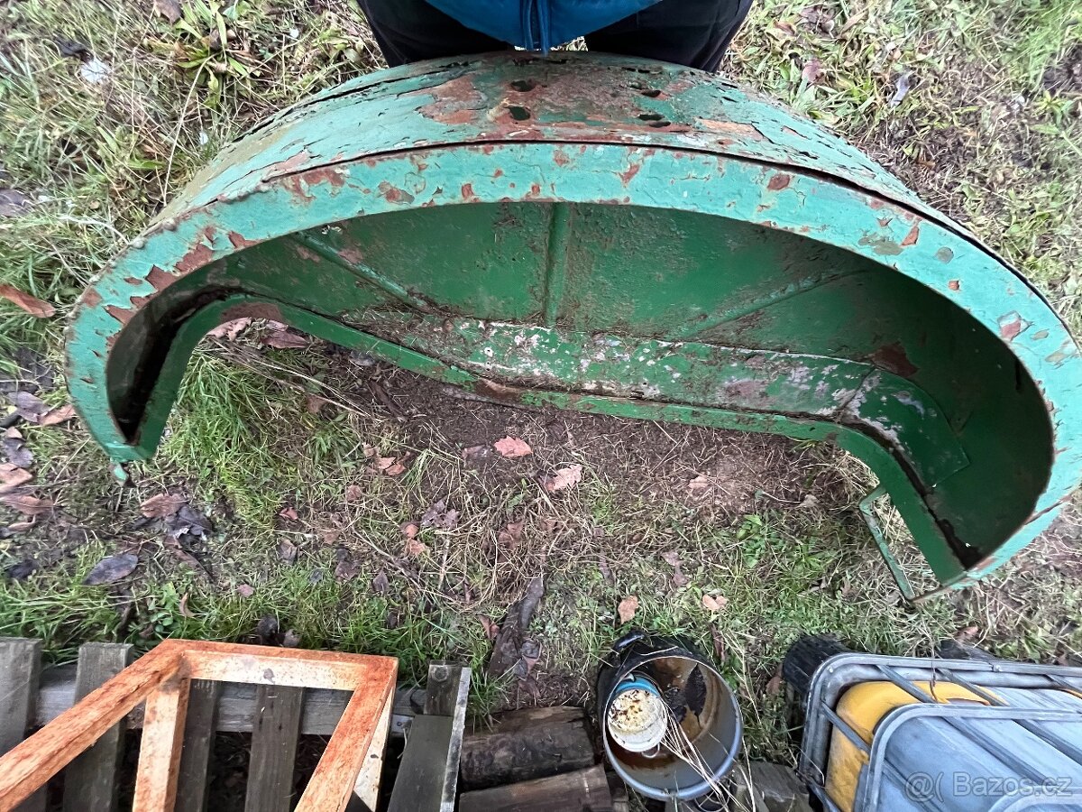 Blatník pravý na Zetor 35 Super s lemem - 3