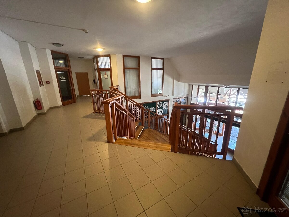 Pronájmu nebytový prostor v Rokytnici nad Jizerou na náměstí - 3