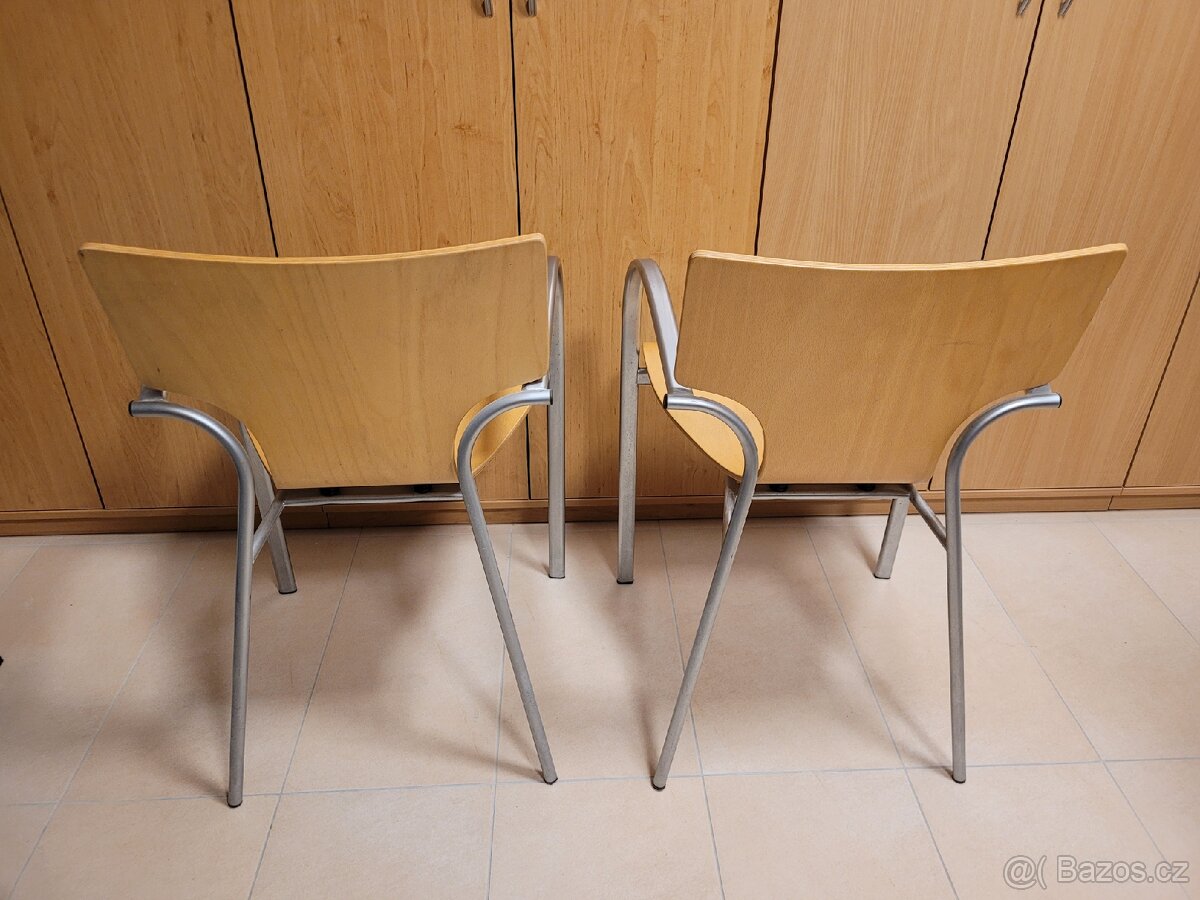 2 stohovatelné židle, dřevo/kov.nohy, 200 Kč/ks. - 3