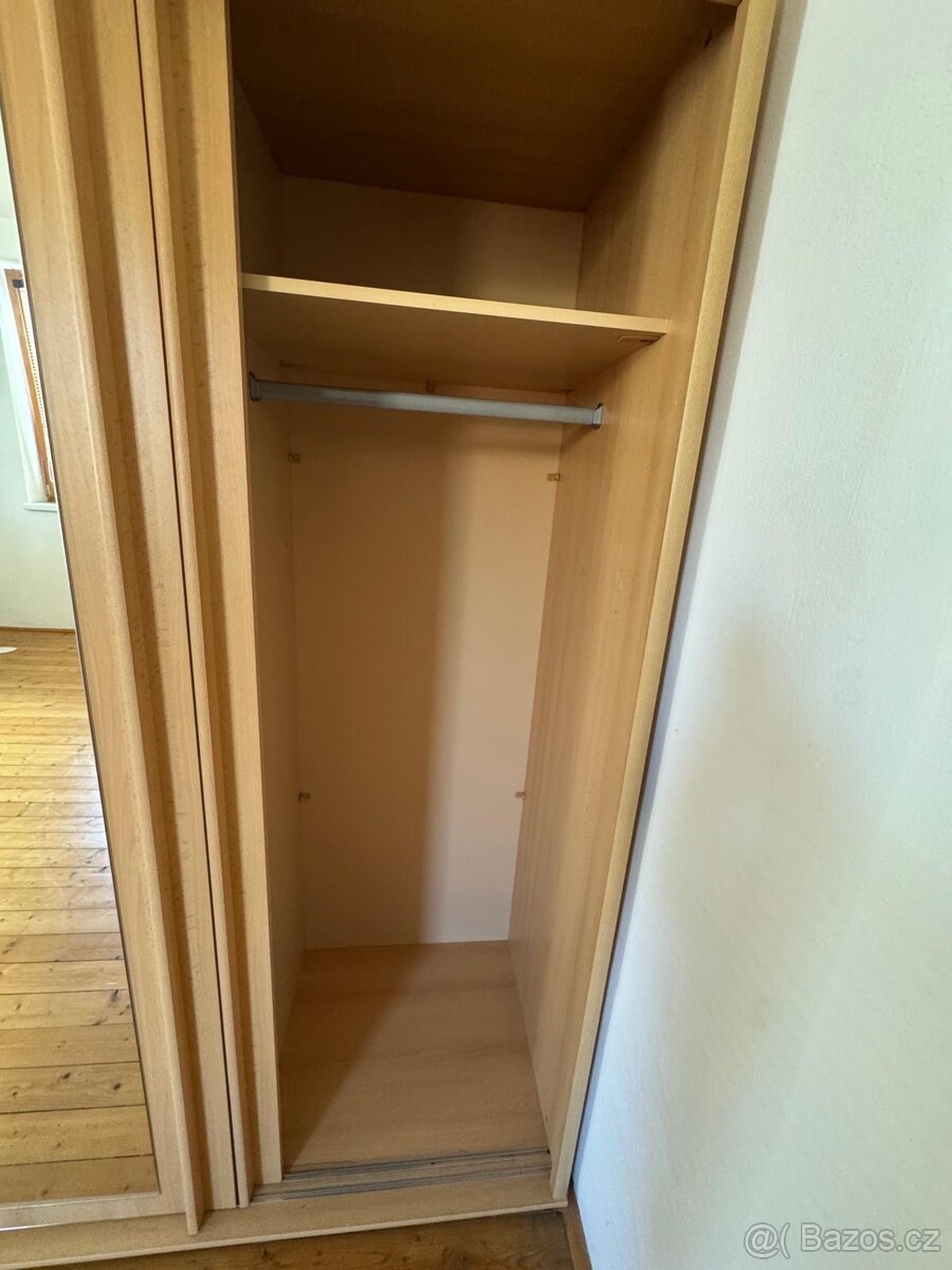 Skříň-dřevotříska, imitace dubu - 3