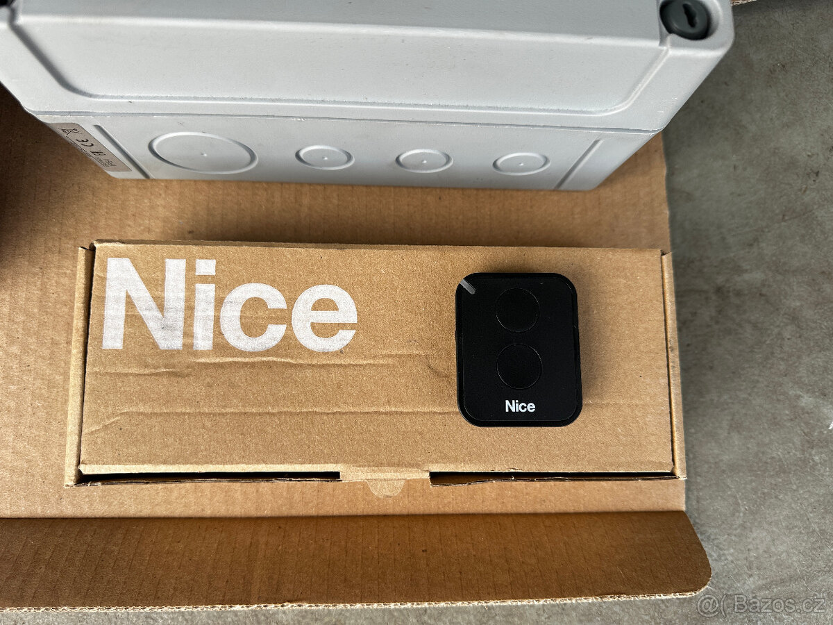 El. pohony dvoukřídlé brány do 7 m - 3