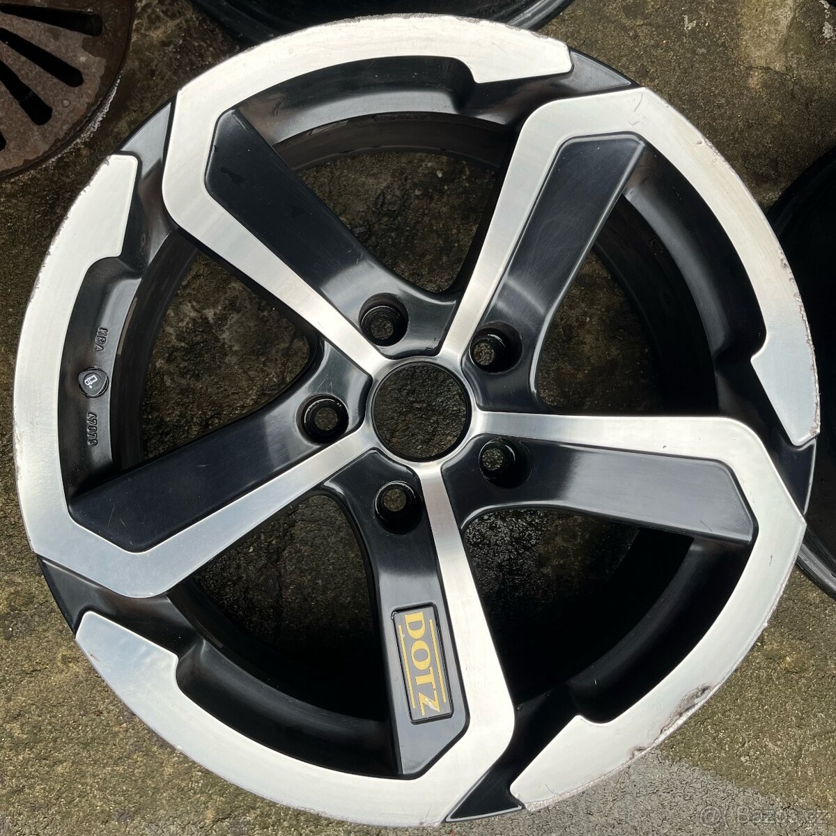 Alu kola Dotz Hanzo 8x17 5x120 ET35 - 3