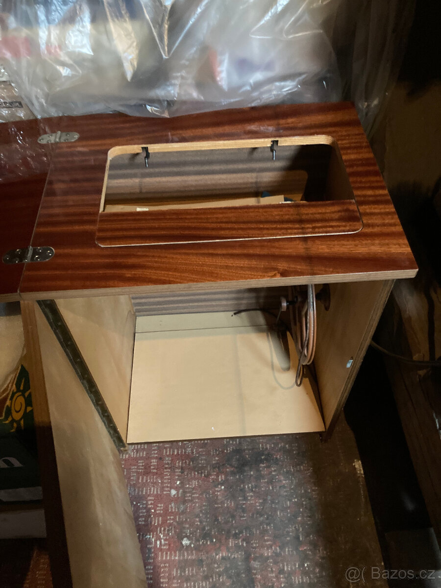 PRODÁM SKŘÍŇKU na šicí stroj - 3