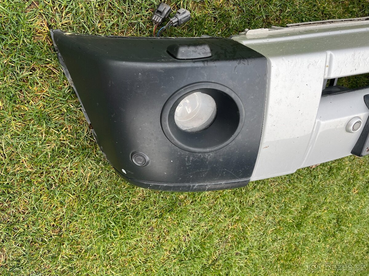 Přední nárazník Land Rover Discovery 3 stříbrný - 3