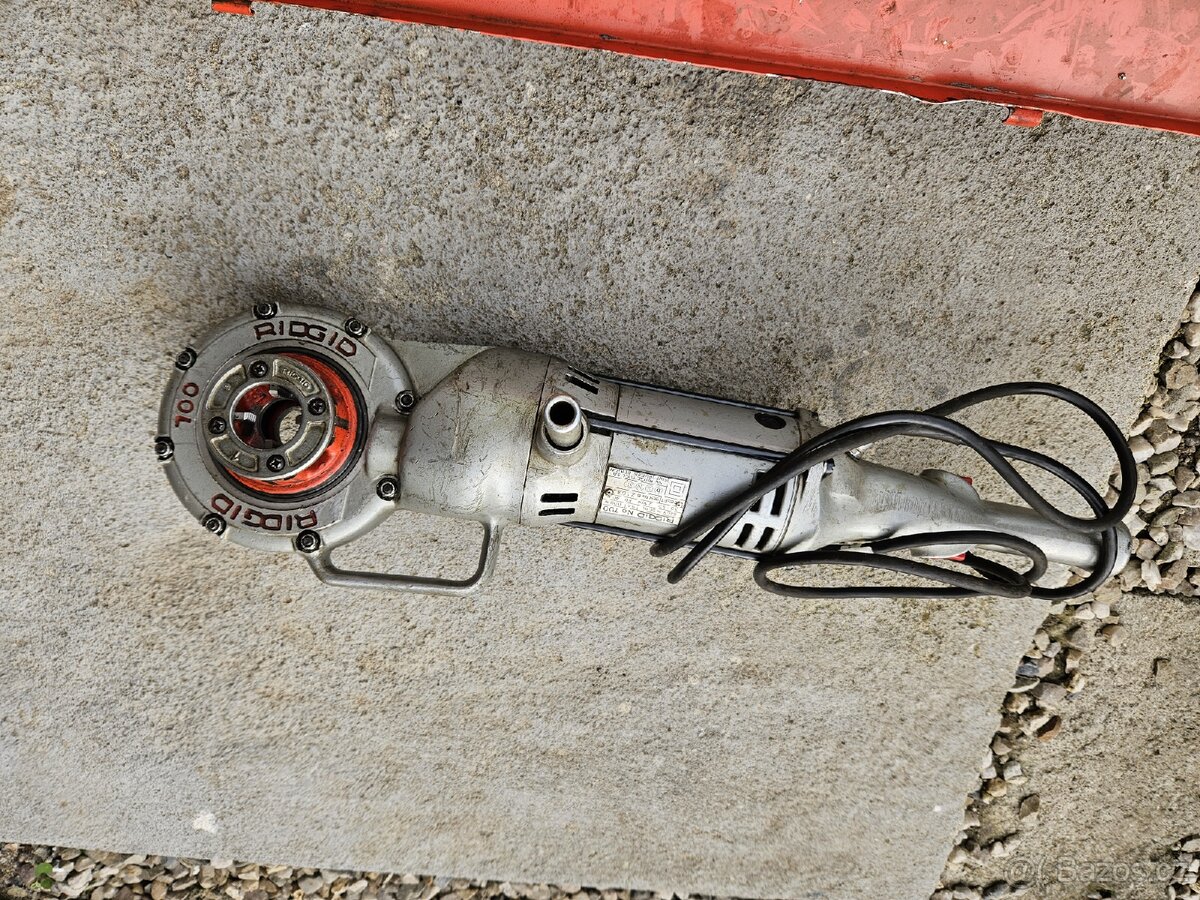 ELEKTRICKÁ RUČNÍ ZÁVITNICE - 3