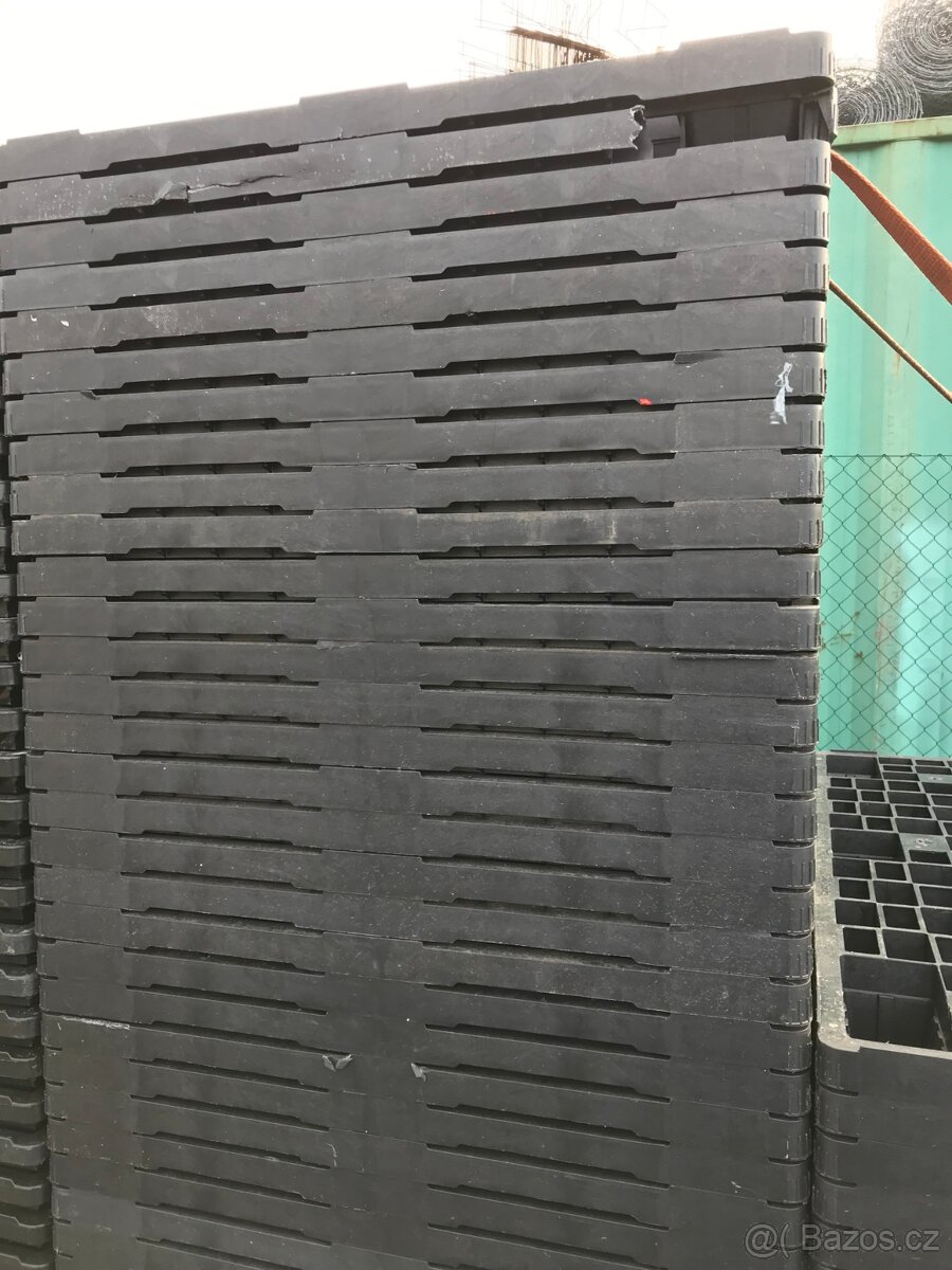 Plastové palety 120x80 více druhů - 3