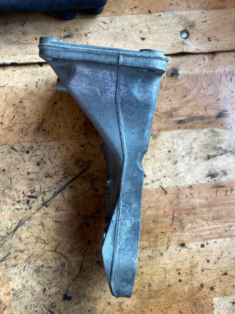 Držák motoru r6 e36 - 3