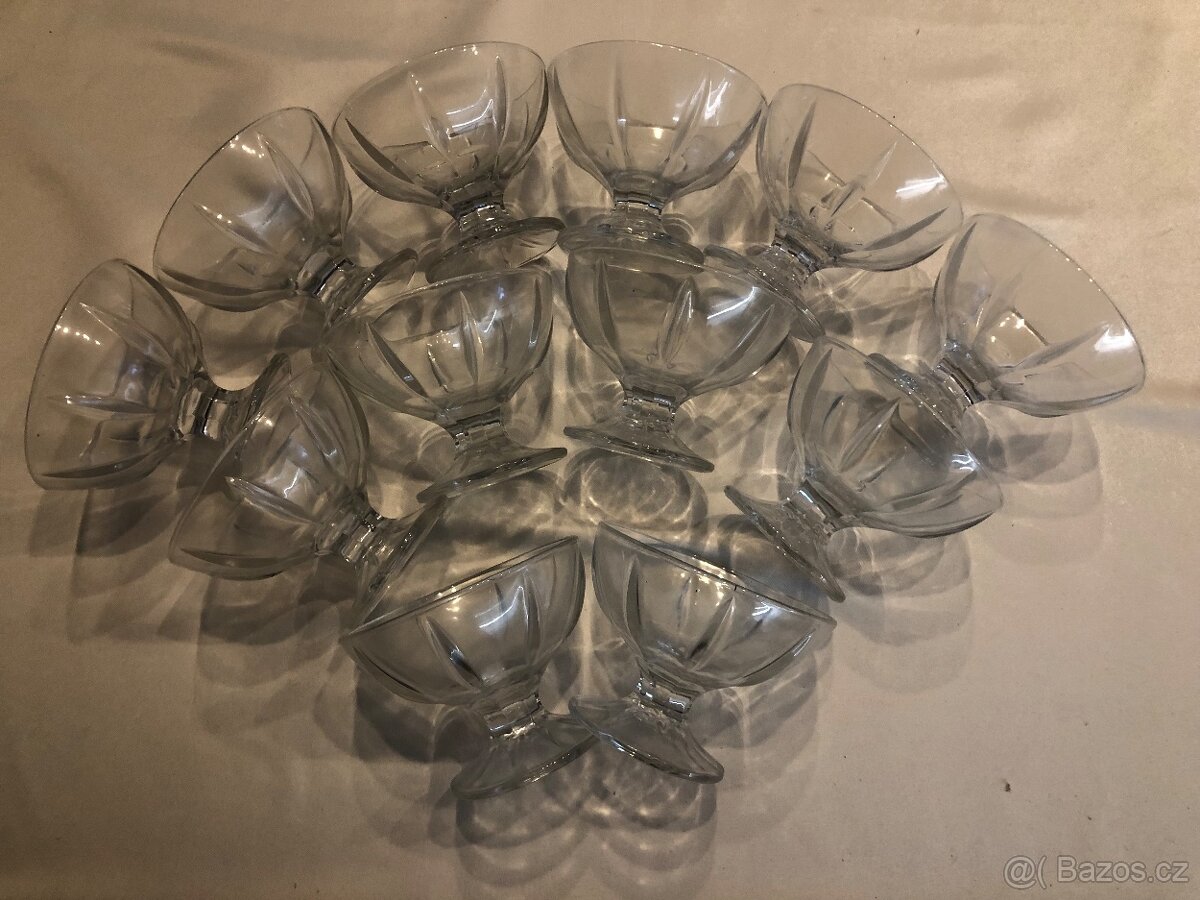 Poháry na zmrzlinu a jiné 32 kusů - 3