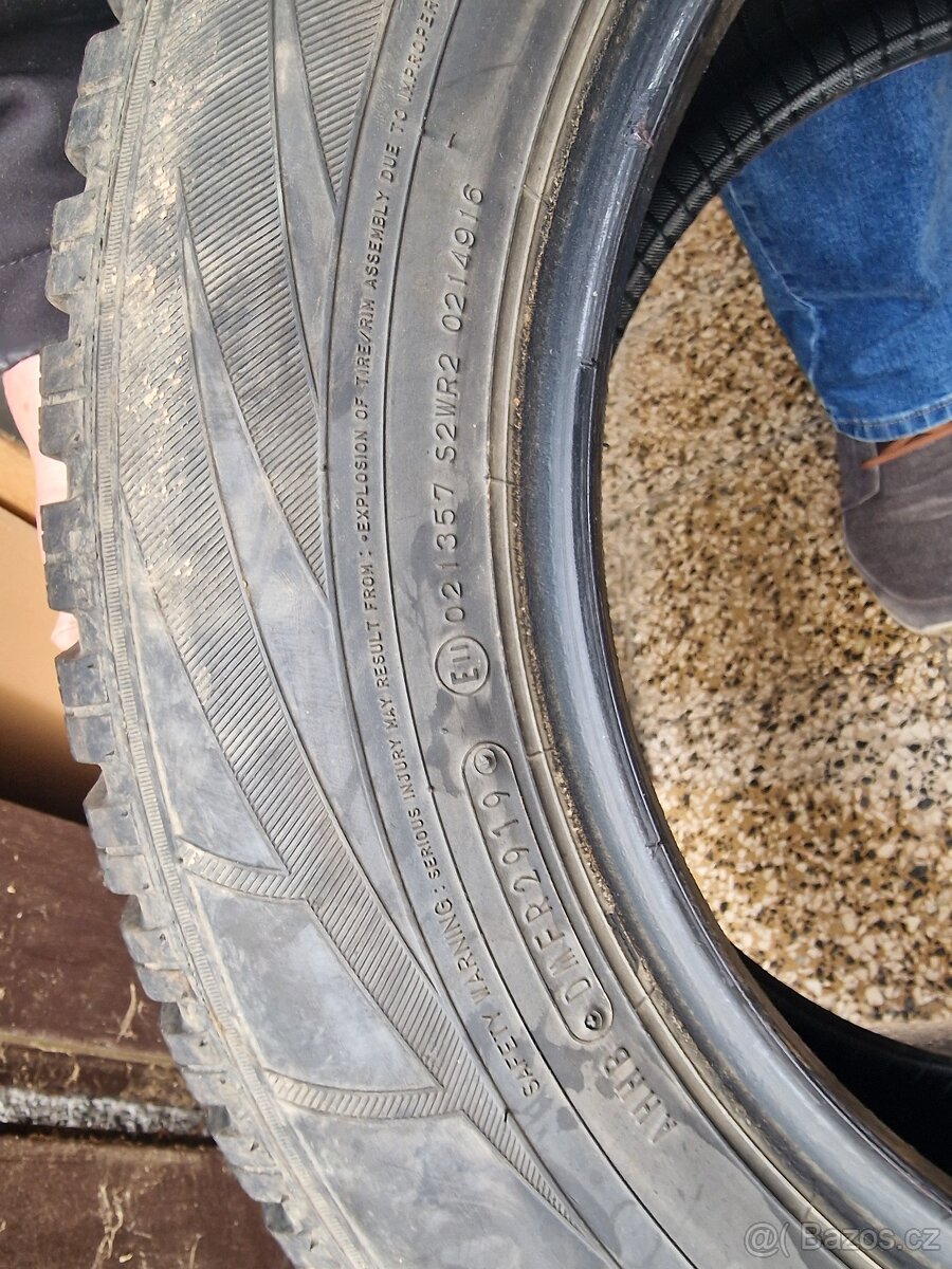 Pneu 215/65 R16 - 3