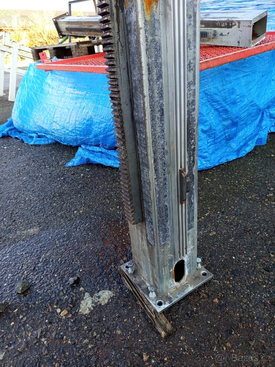 Sloup s ozubeným hřebenem - 3