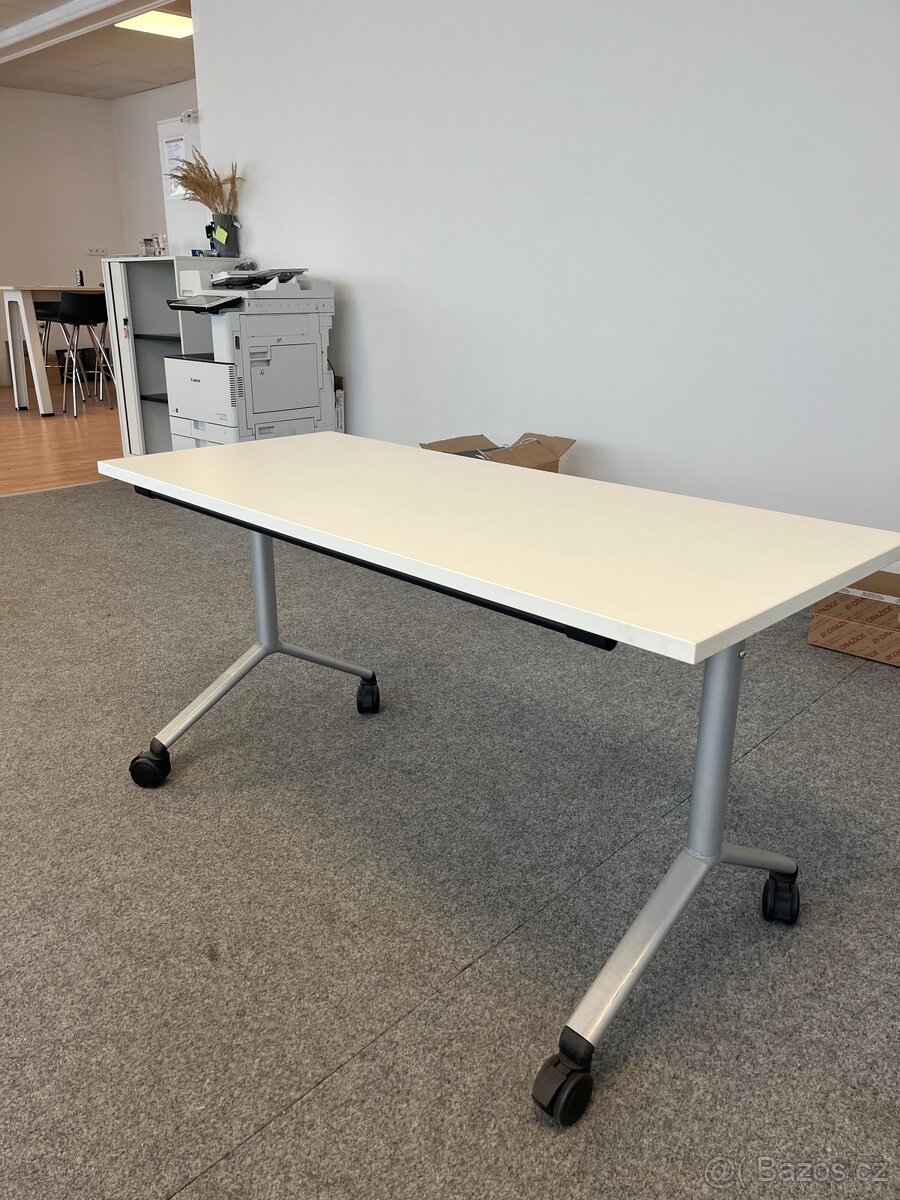 kancelářský stůl bílý (na kolečkách) - 3